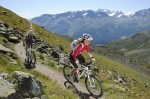 ENGADIN St. Moritz: Mountainbikerinnen im Val Suvretta unterhalb Piz Nair